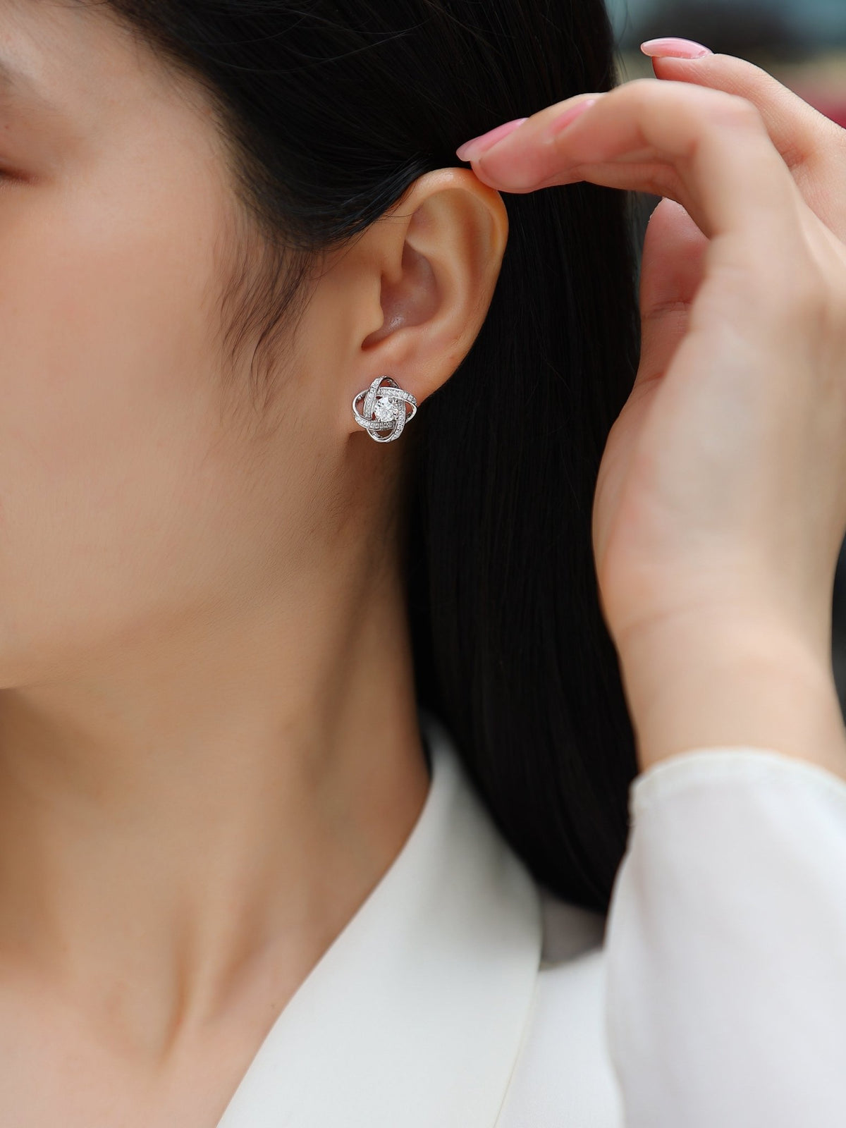 1Hope Beam Half-Carat Moissanite Stud Earrings - S925 Sterling Silver, Platinum-Plated. - Diamond-Lab