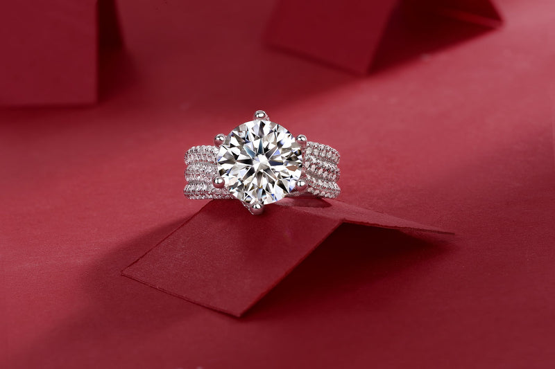 5ct moissanite ring side profile - showing band and large stone setting, 925 sterling silver