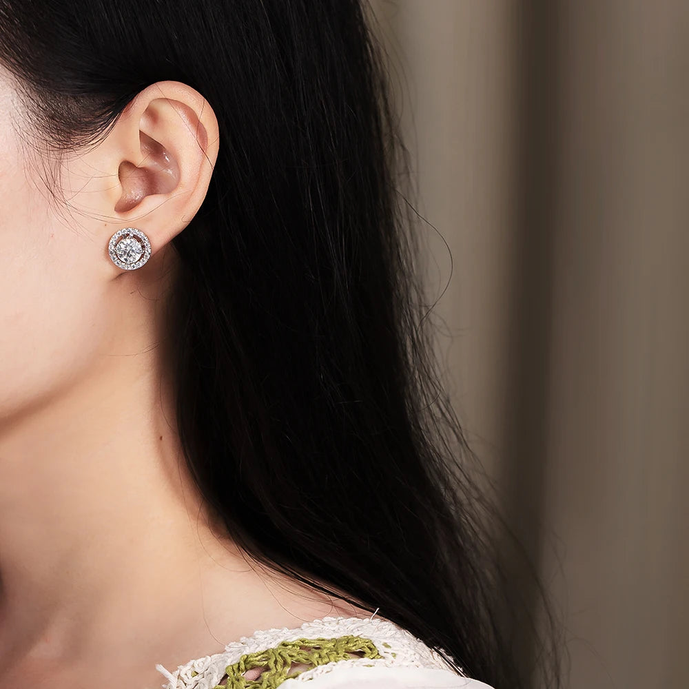 Dazzling center stones framed by a halo of sparkle. Ideal for adding a luxurious touch to any look. - Diamond-Lab