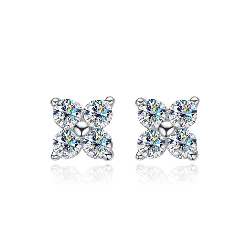 Close-Up of VVS1 Moissanite Stones in Classic Design