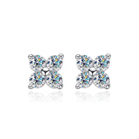Close-Up of VVS1 Moissanite Stones in Classic Design